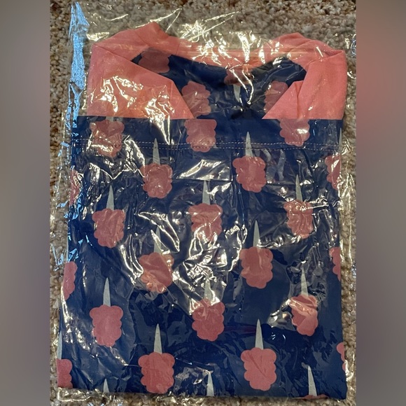 NWT Print Long Sleeve Tailored Fit Raglan Tee in Navy
Cotton Candy (Size 3T) - Picture 7 of 9